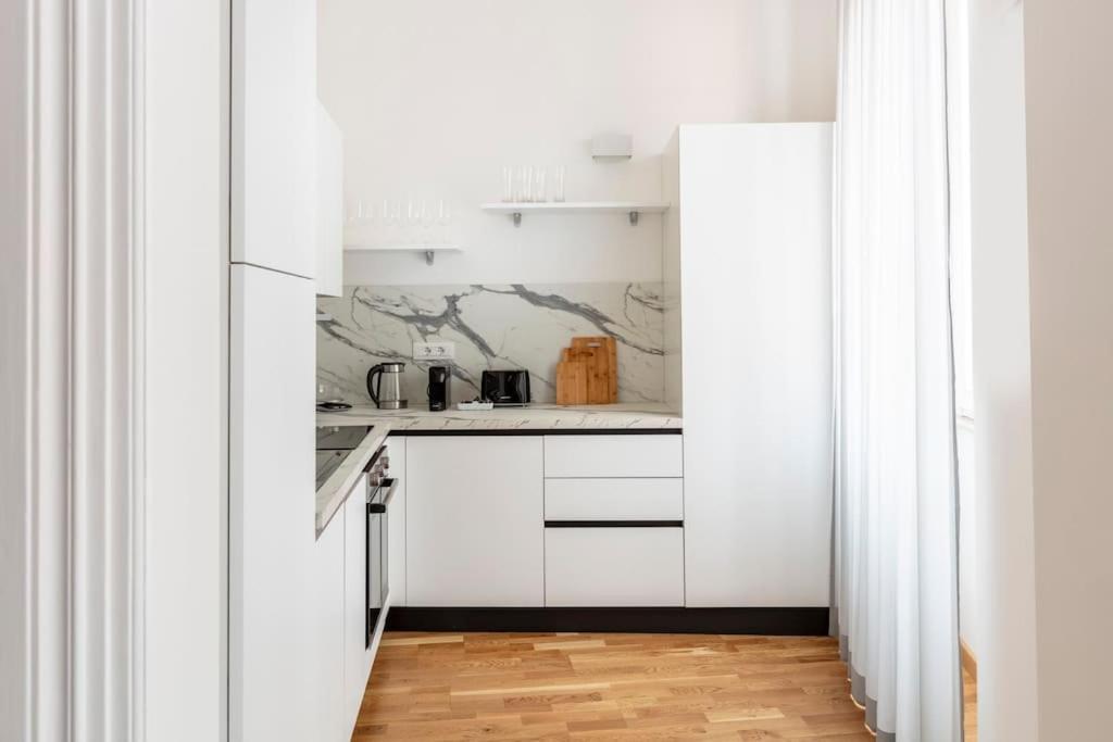 Sjr Luxury Apartment Trevi Fountain Rome Exterior photo