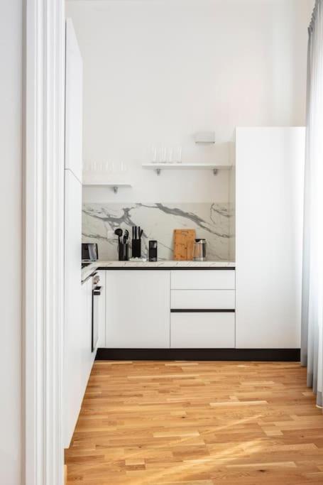 Sjr Luxury Apartment Trevi Fountain Rome Exterior photo